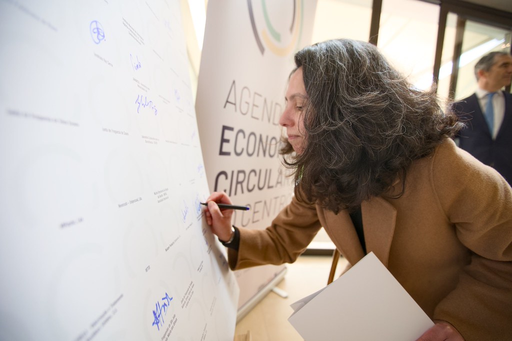 Assinatura Pacto para a Economica Circular no Centro SMAS Torres Vedras